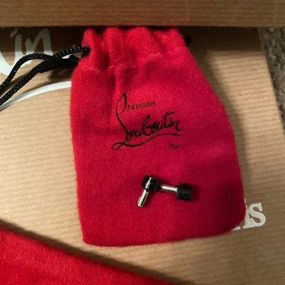 Christian Louboutin So Kate Pumps - Picture 6 of 8